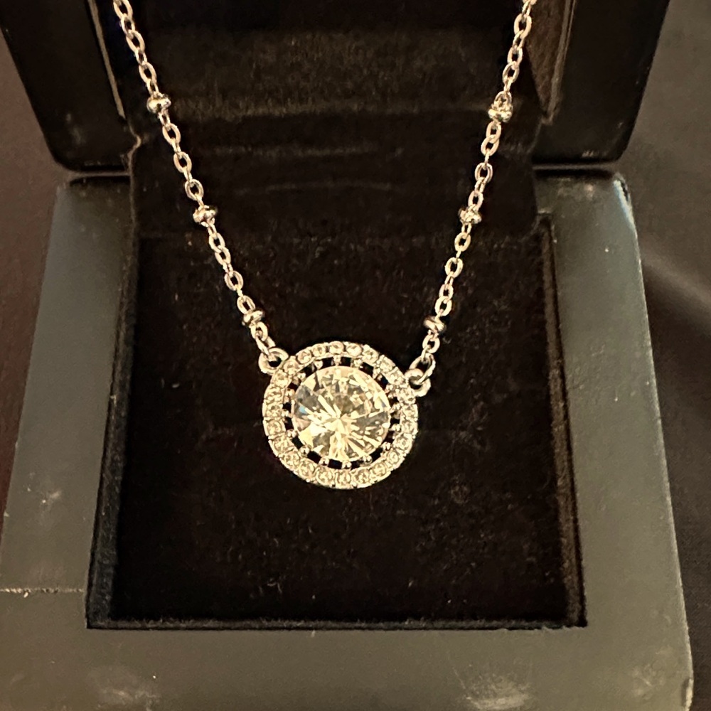 Elegant Silver Necklace with Crystal Pendant